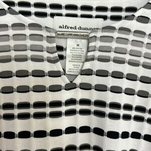 Stylish Women’s tunic with 3/4 sleeves. Size M